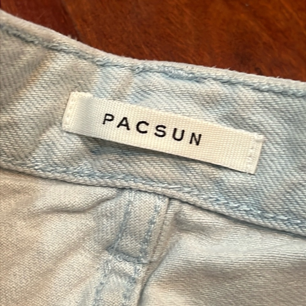 size 24 light denim PacSun jeans shorts. high waisted and in great condition - Picture 3 of 4